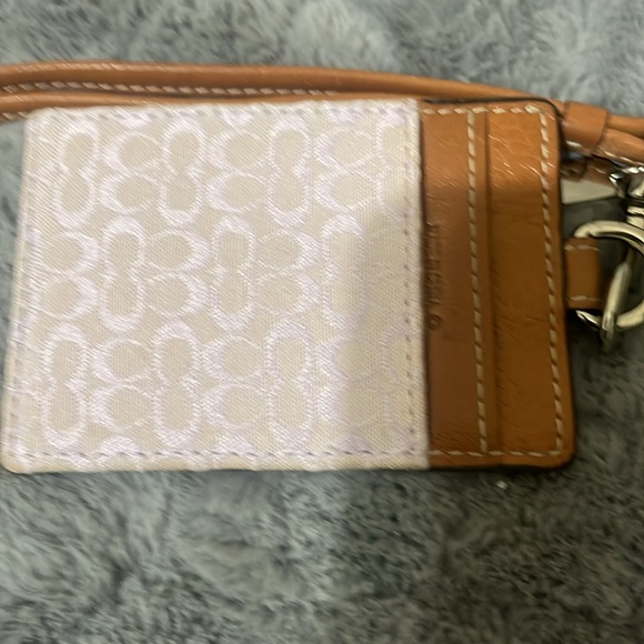Coach Lilac wristlet - used 1x - Picture 4 of 4